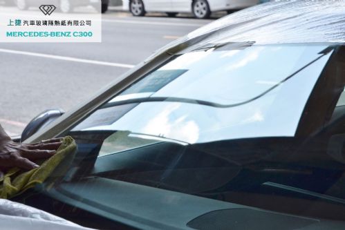 BENZ C300 W205 前擋玻璃刮傷修復
