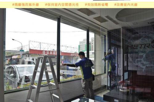 貼好防水防護膜以及舖好毛巾做好最完善的施工防護