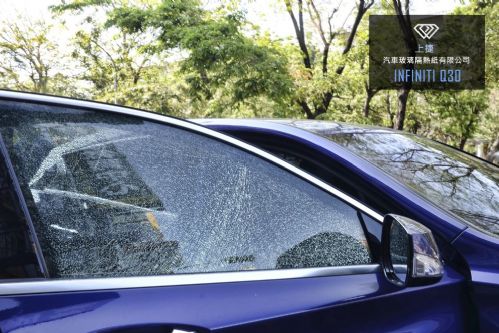 整片車門玻璃破損