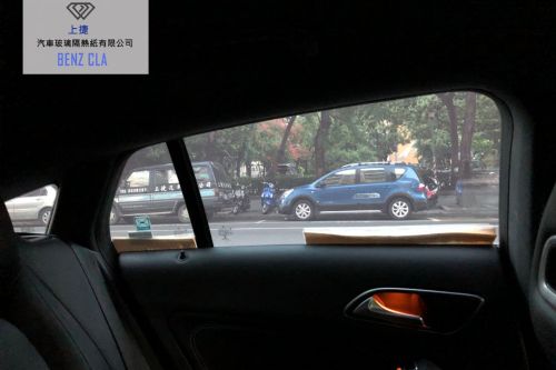 高隔熱效果的SA320-3從車內看出去的透光度