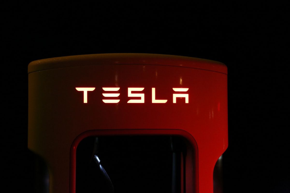 南台灣首台特斯拉TESLA Model S原廠前擋風玻璃更換